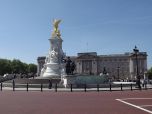 victoria-memorial-at-buckingham-palace